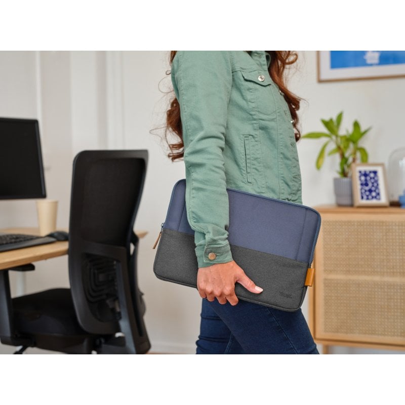 Trust Lisboa Custodia Laptop 16 Pollici In Plastica Riciclata – Imbottita, Verde, Per Viaggio E Ufficio - 3