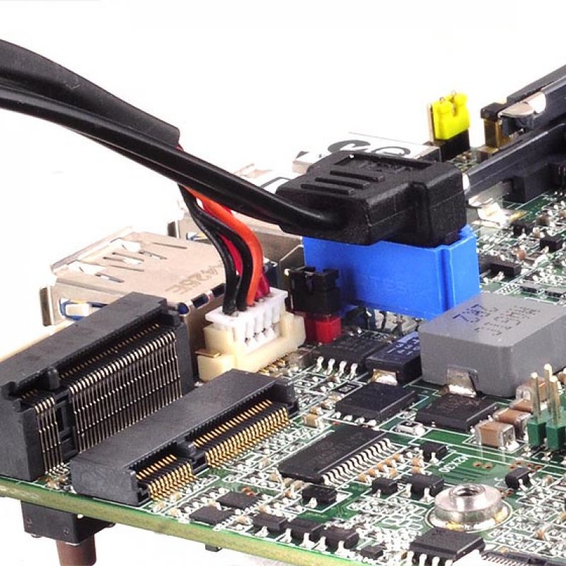 Câble D'adaptateur SilverStone CP12 Pour Intel NUC – Convertit Alimentation 5 Broches + Données 7 Broches En Connecteur SATA 22 Broches - 9