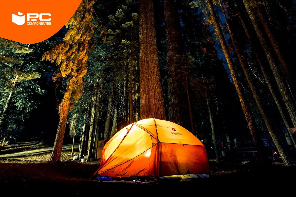 Una de las mejores cocinas portátiles para camping en una tienda de campaña