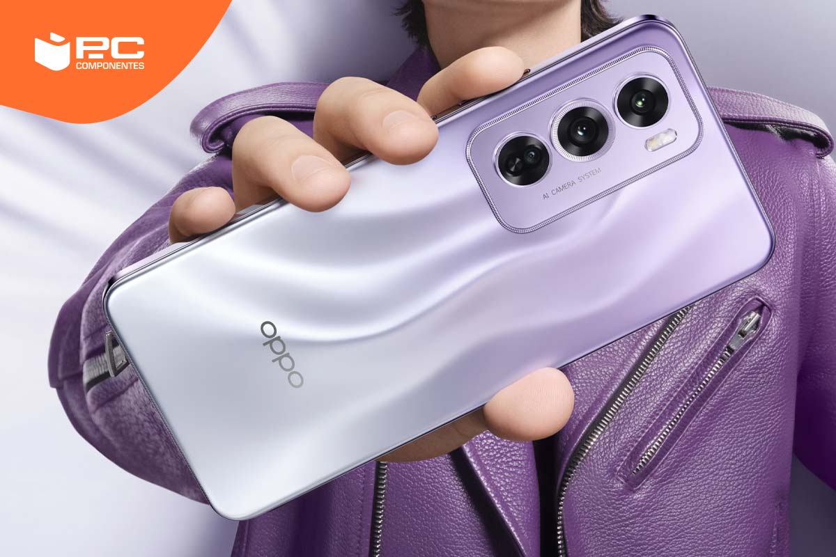 Una persona sosteniendo el nuevo Oppo Reno 12 Pro en su lanzamiento Una persona sosteniendo el nuevo Oppo Reno 12 Pro en su lanzamiento