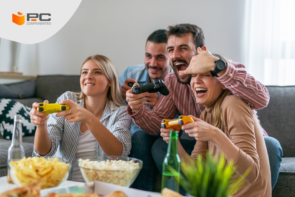 Una grupo de amigos viendo un buen televisor para gaming