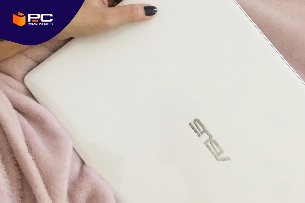 Un portátil Asus vs un Acer