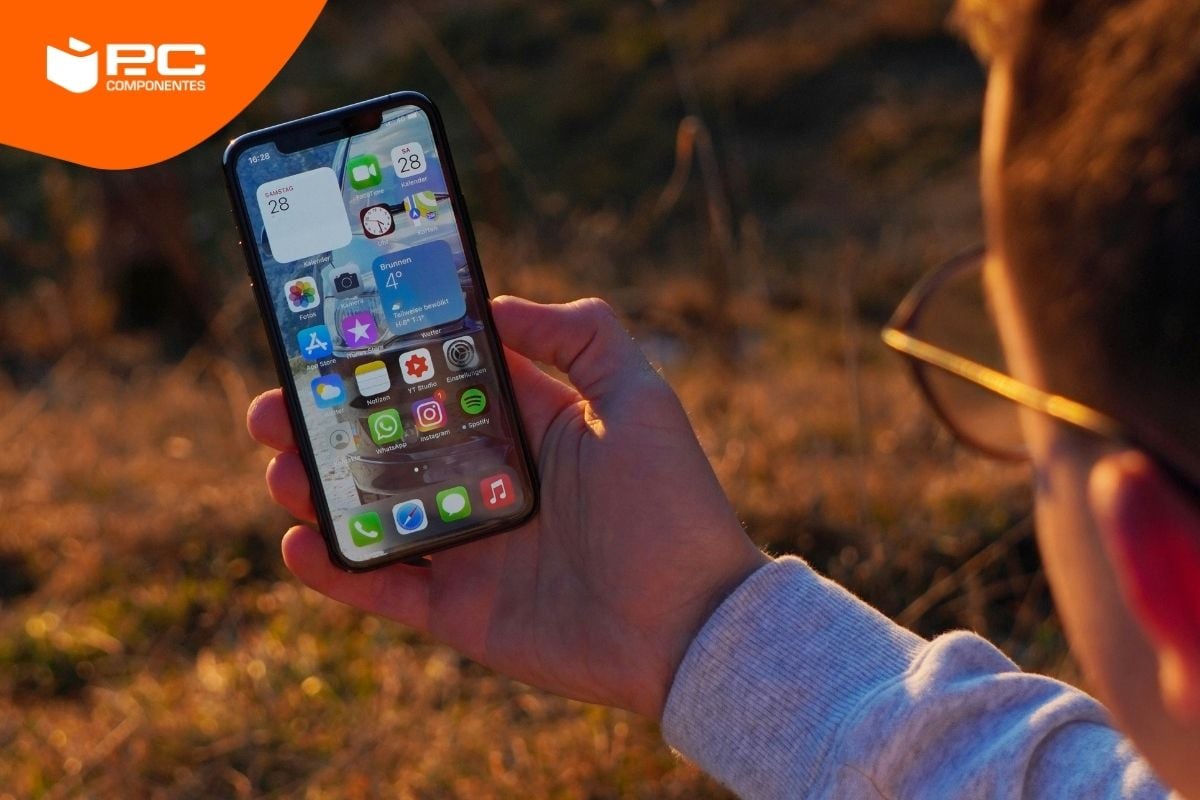 Un móvil android con pantalla LTPO Un móvil android con pantalla LTPO