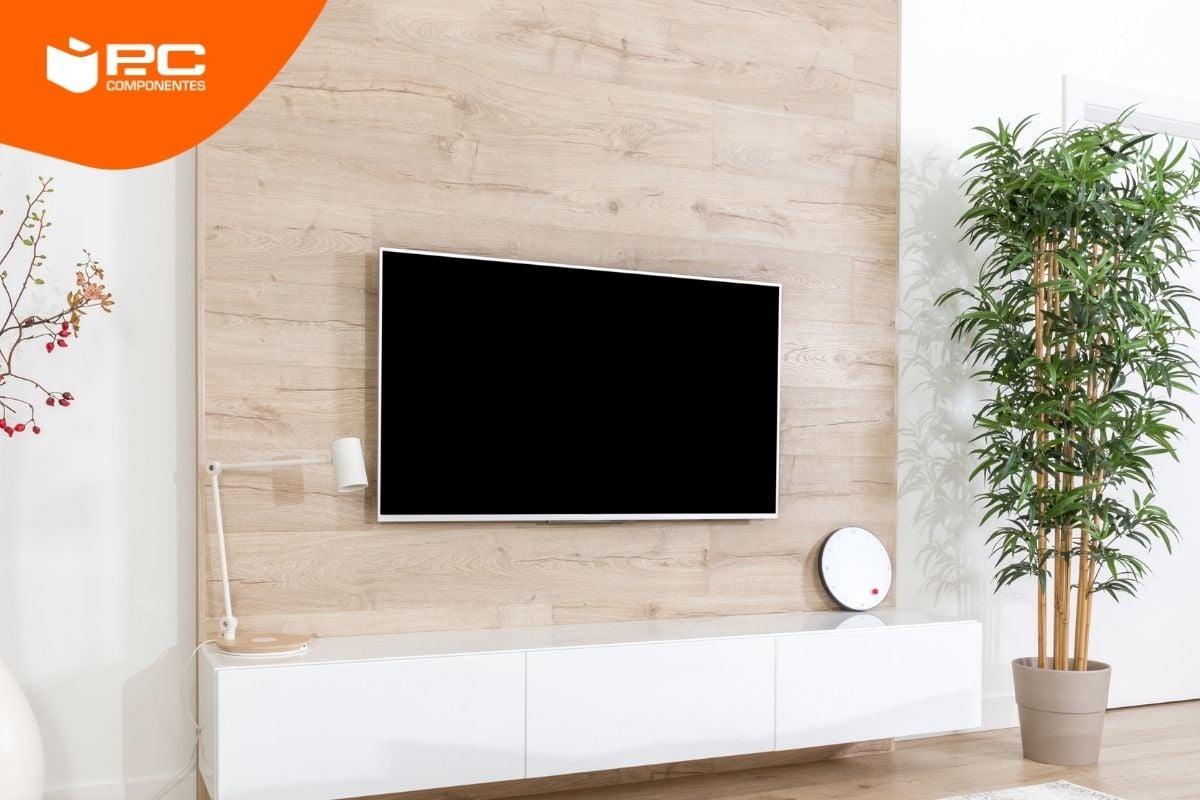 Un televisor ultra fino en un salón