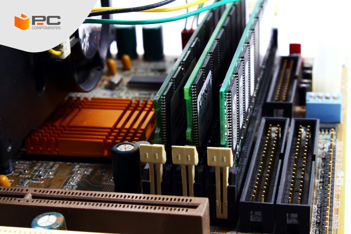Varias ranuras de memoria ram ocupadas Varias ranuras de memoria ram ocupadas