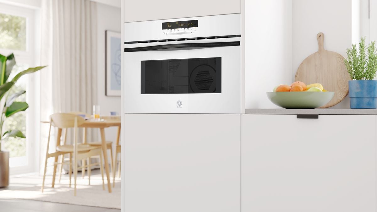 Uno de los mejores hornos compactos en una cocina Uno de los mejores hornos compactos en una cocina