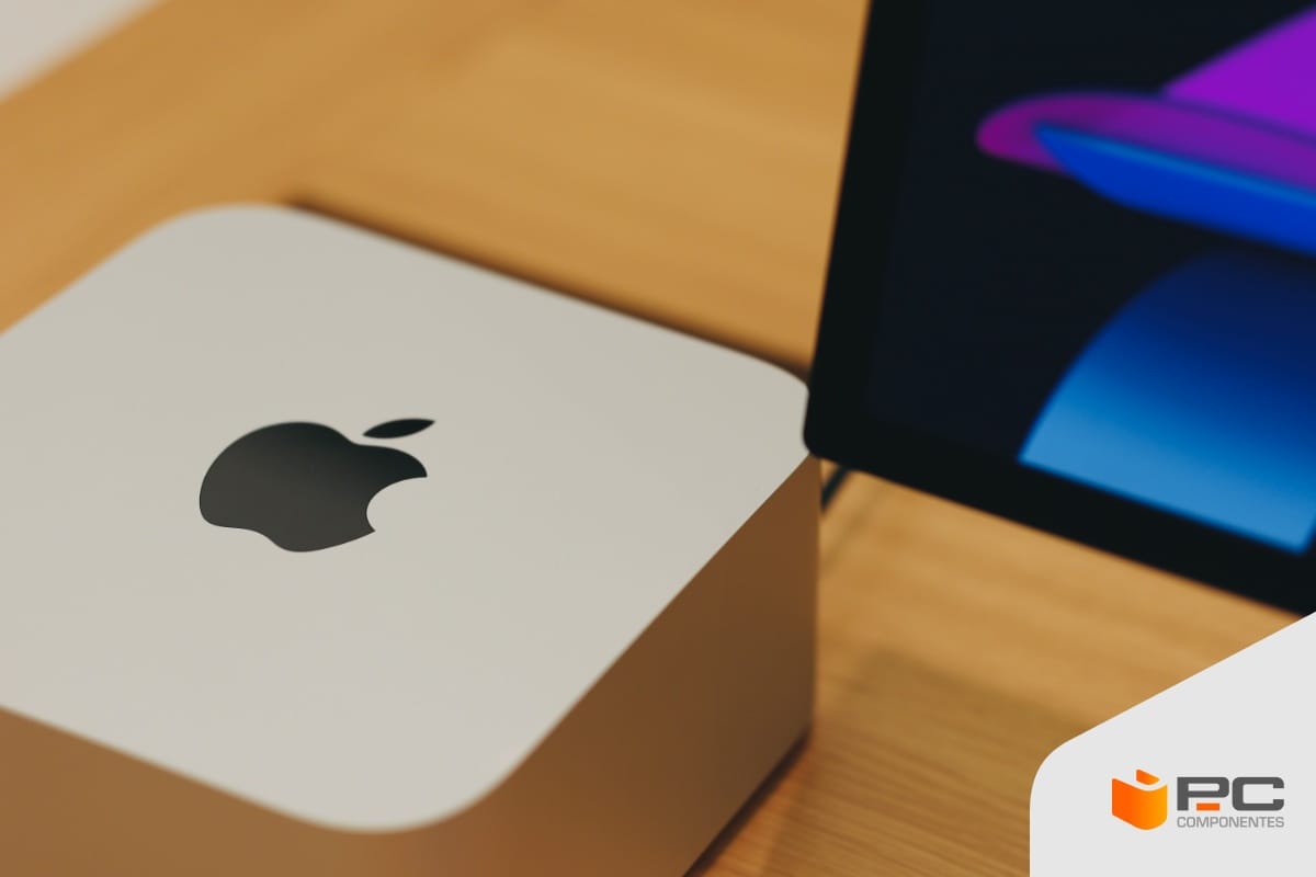 Un Mac de sobremesa junto al mejor monitor para Apple