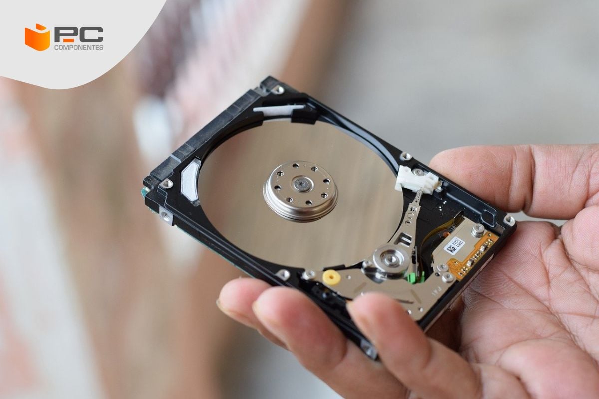 Un ssd dañado y roto Un ssd dañado y roto