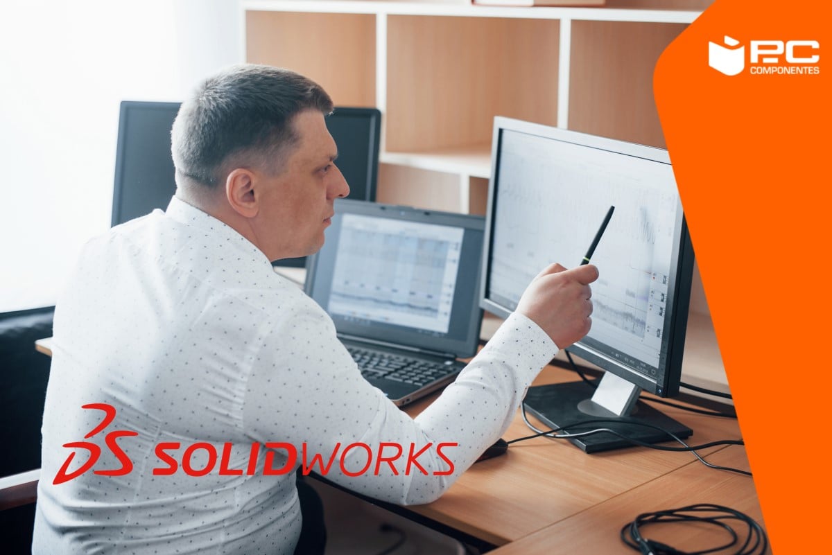 Un hombre trabajando con uno de los mejores procesadores para SolidWorks
