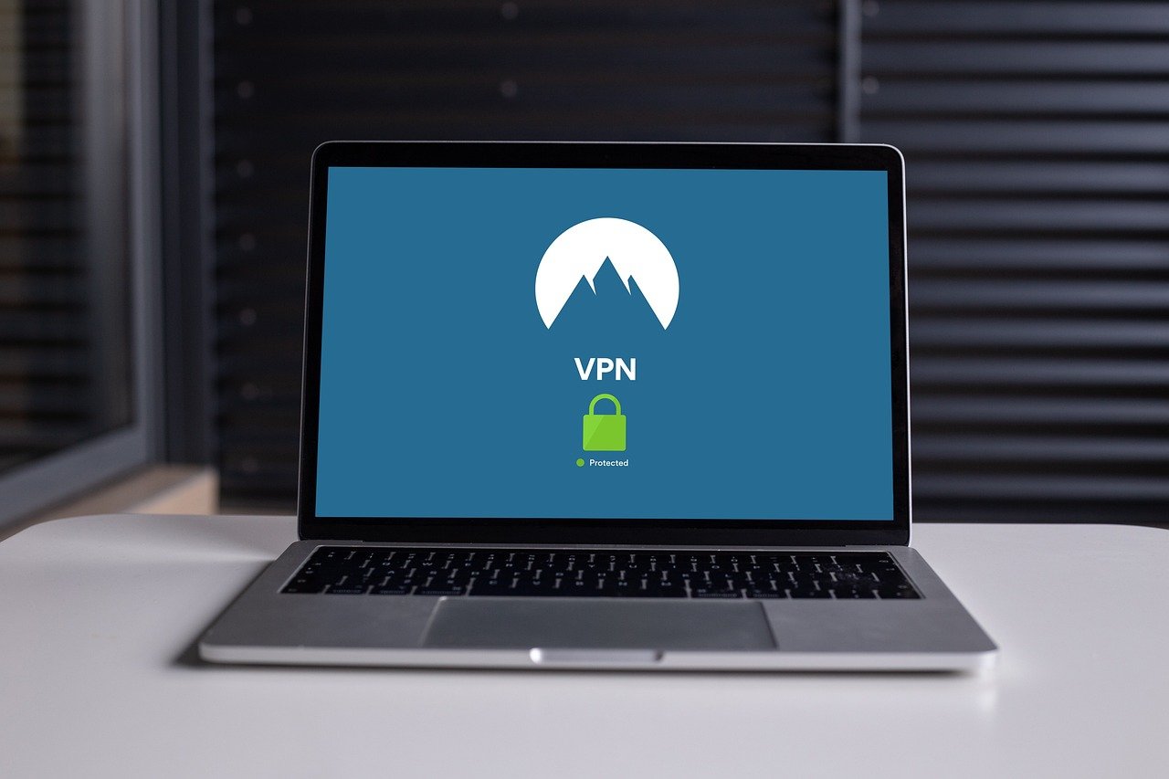 Un ordenador conectado a una red VPN