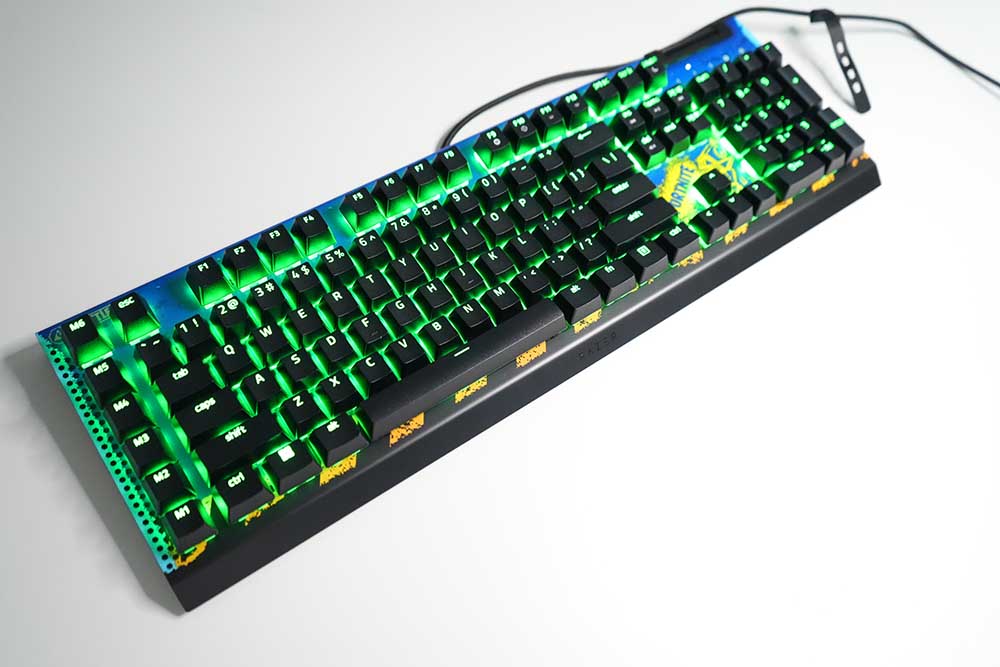 review Razer Blackwidow V4 X Fortnite 