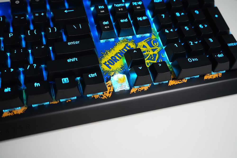 review Razer Blackwidow V4 X Fortnite 