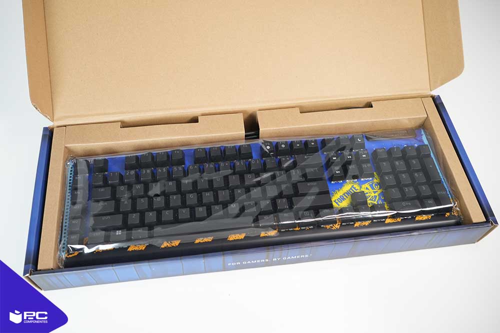 unboxing Razer Blackwidow V4 X Fortnite 