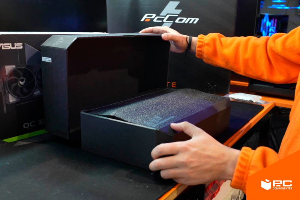 unboxing ASUS TUF Gaming RTX 5080