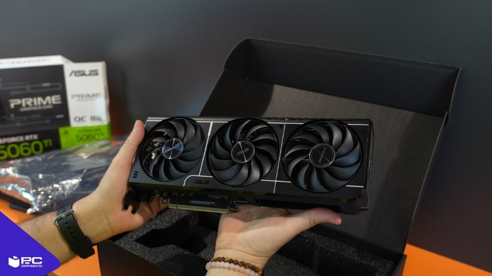 unboxing RTX 5060 Ti 8 GB