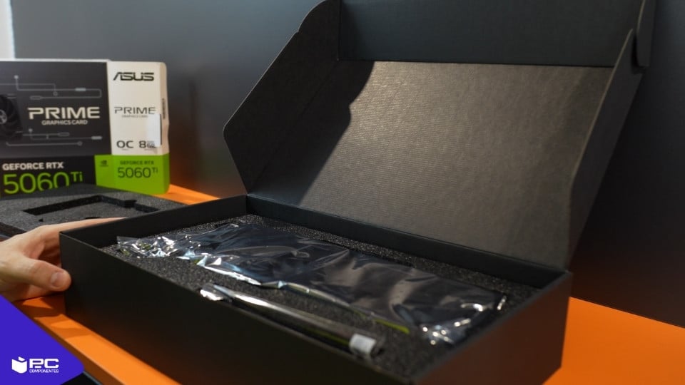 unboxing RTX 5060 Ti 16 GB