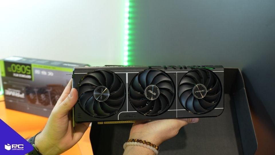 unboxing RTX 5060 Ti 16 GB