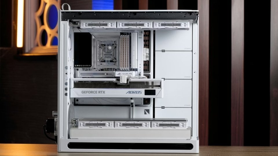 Caja PC aesthetic con iluminación RGB