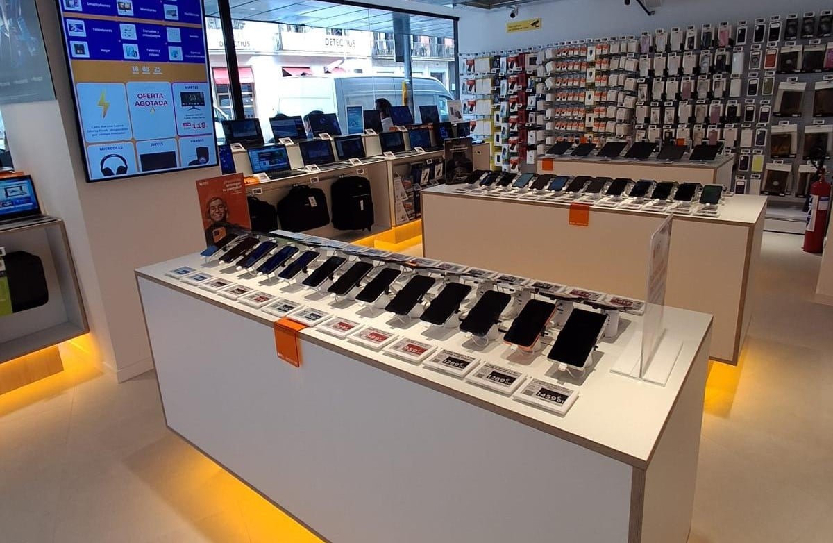 Interior tienda PcComponentes Barcelona