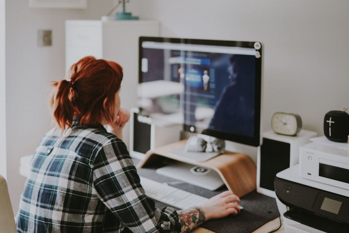 a qué distancia del monitor hay que sentarse distancia del monitor según sus pulgadas